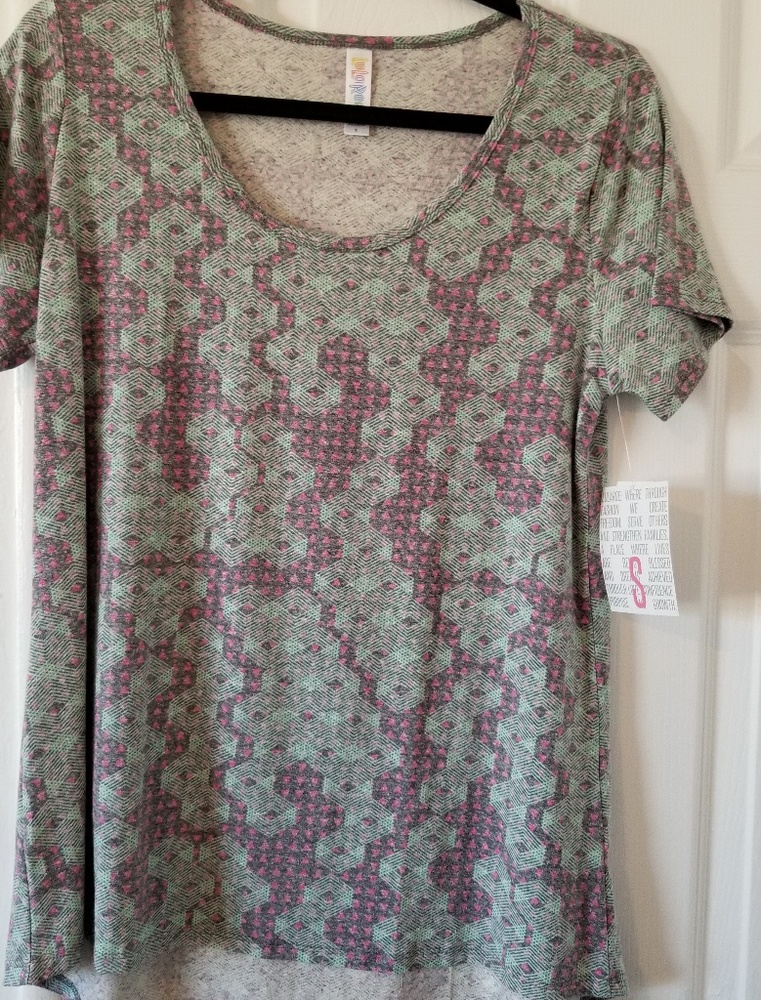 NWT Lularoe Classic T